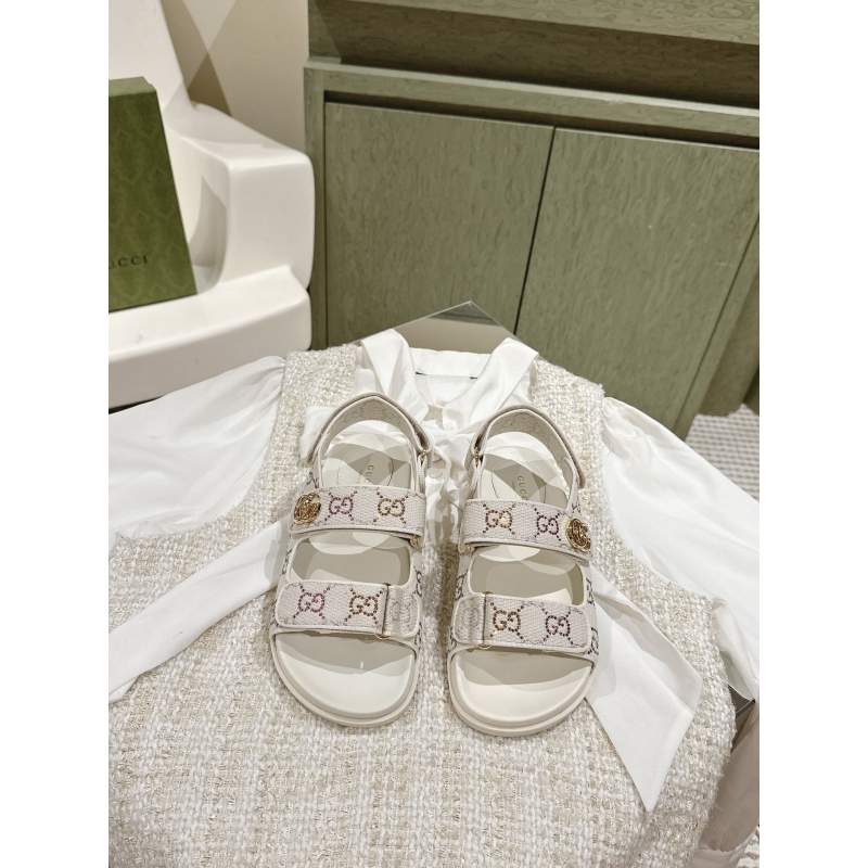 G*u*i sandals